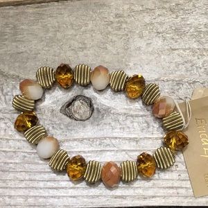 NWT Lovely Gold Tones Stretch Bracelet!